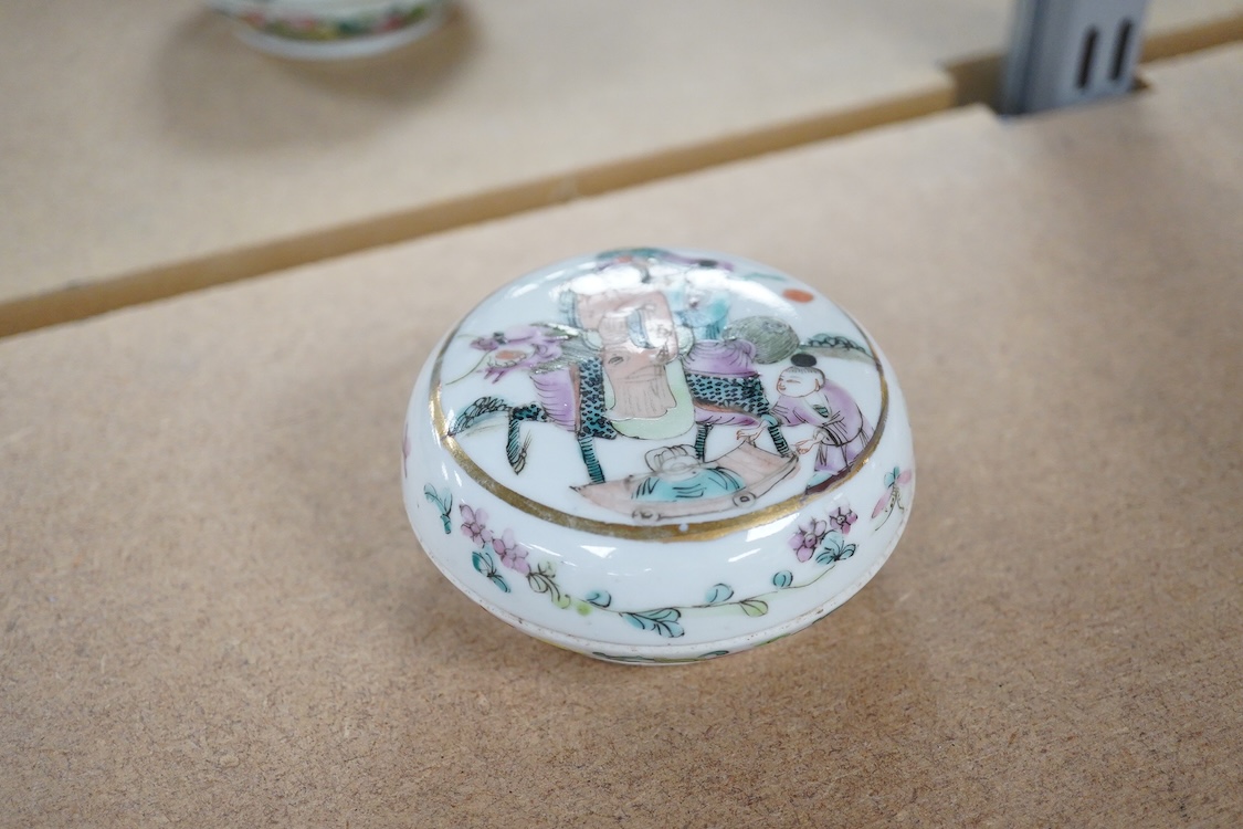 A Chinese famille rose circular box, late 19th century, 9cm diameter